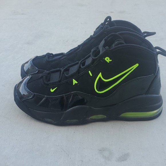 nike uptempo 95 volt
